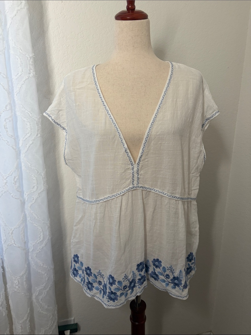 Max Studio London XL White Blue Floral Embroidered Babydoll Blouse Top